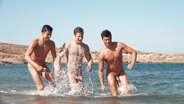 Nude guys from Freshmen on vacation