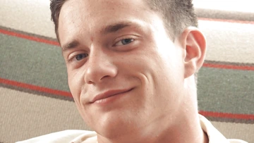 Fit guy having a wank and cums
