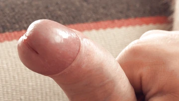 Fit guy having a wank and cums