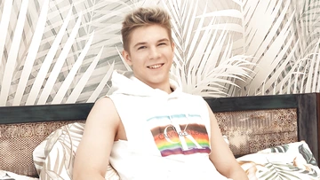 Cute twink wanking and cums