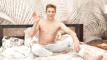 Cute twink wanking and cums