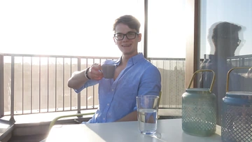 Geeky stud wanking his cock