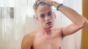 Guy wanking his dick and cums