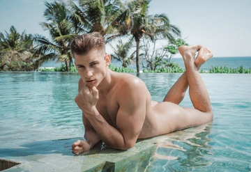 Sexy muscle boy Ritchie Argento