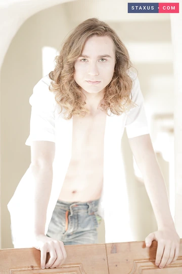 Long haired guy fucking a blonde twink
