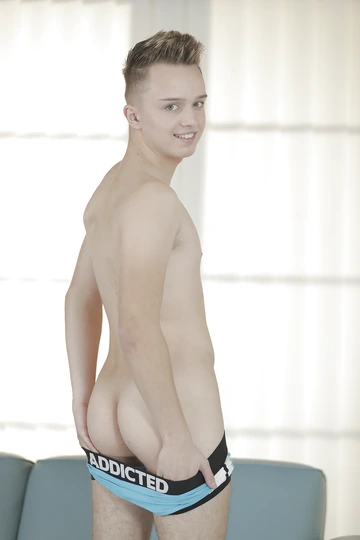 Cute twink getting boned