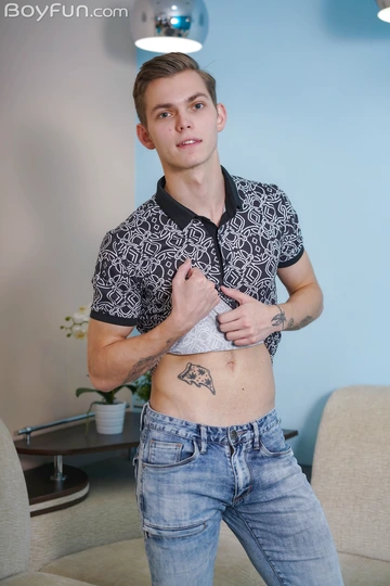 Sexy Tommy Gold wanking his big dick