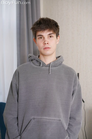 Sexy twink wanking and cums