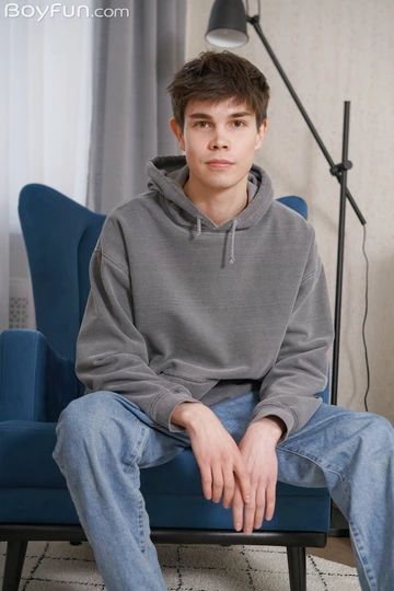 Sexy twink wanking and cums