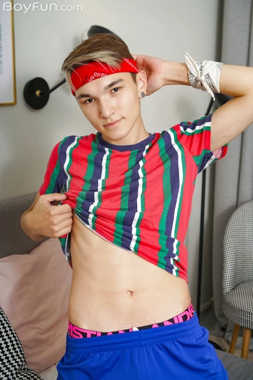 Bandana boy wanking his cock