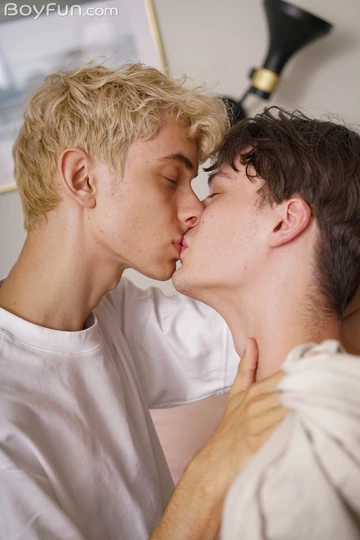 Skinny big dick twink fucking ass
