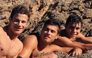 Nude guys from Freshmen on vacation